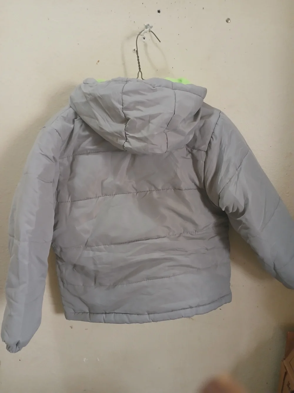 Brand New Size 7/8Kids Hooded Puffer Jacket in Light Gray with Lime Green Lining